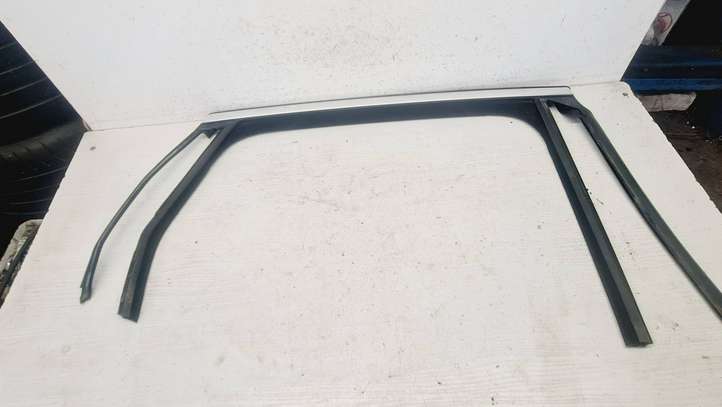 Opel Astra (2012 - 2015)  13264884RH Уплотнительная резина на задних дверях