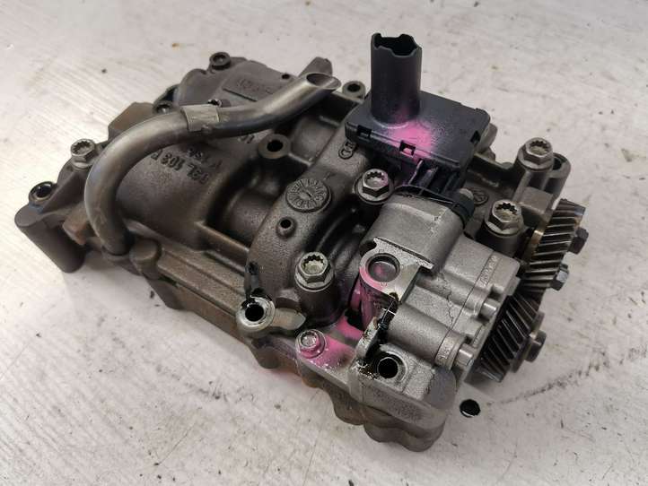 Volkswagen Golf VI (2009 - 2013)  03L103537 Масляный насос