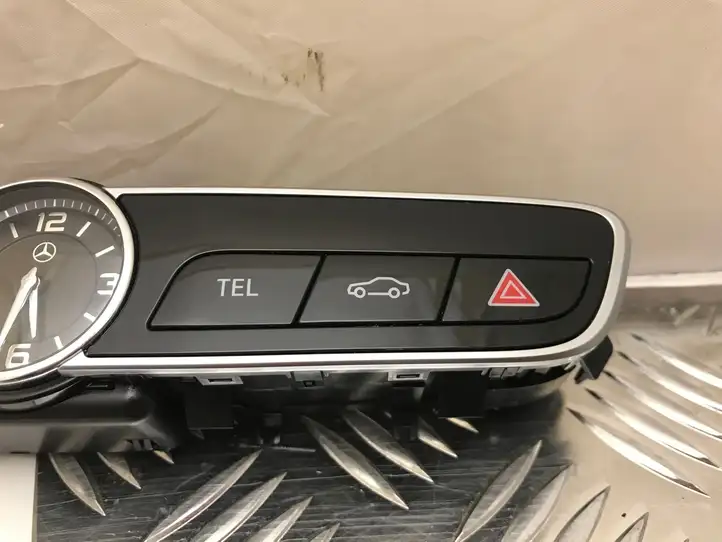 Mercedes-Benz E W238 (2017 - ) A2138272000 Часы — фото 3