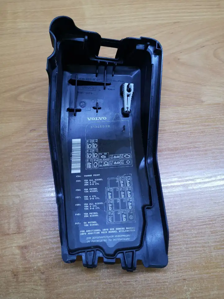 Volvo S60 (2010 - 2013) 31346538 Крышка ящика предохранителей — фото 2
