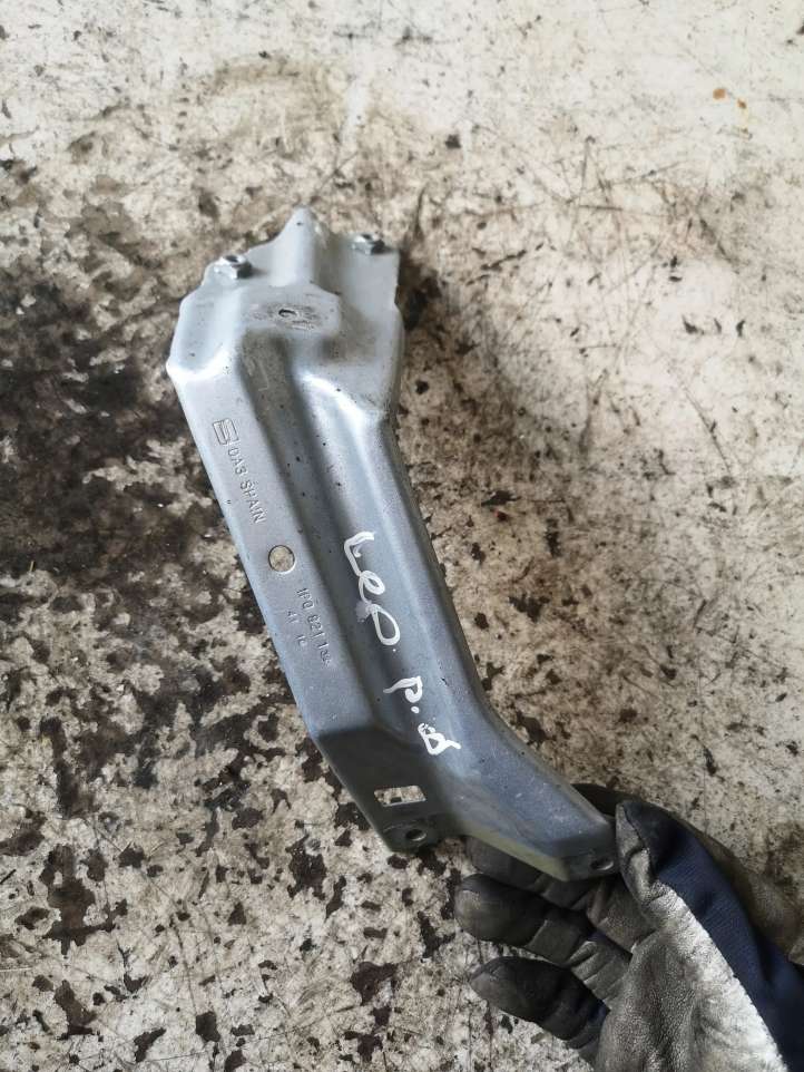 Seat Leon (1P) (2005 - 2012)  1P0821130 Держатель крыла