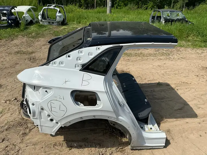 Volkswagen ID.4 (2020 - ) Задняя часть кузова — фото 7