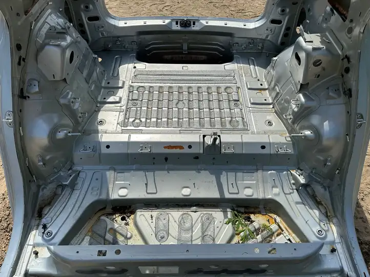 Volkswagen ID.3 (2019 - ) Задняя часть кузова — фото 8