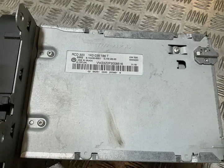 Volkswagen PASSAT B6 (2005 - 2010) 1K0035186T Магнитола / мультимедийная система — фото 2