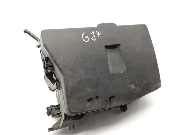 Toyota Avensis T270 (2009 - 2012)  8211105J11 Ящик предохранителей (комплект)