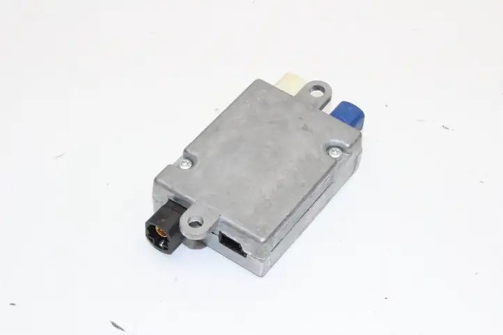 BMW 3 E92 E93 (2005 - 2014) 9123739 Усилитель антенны — фото 1