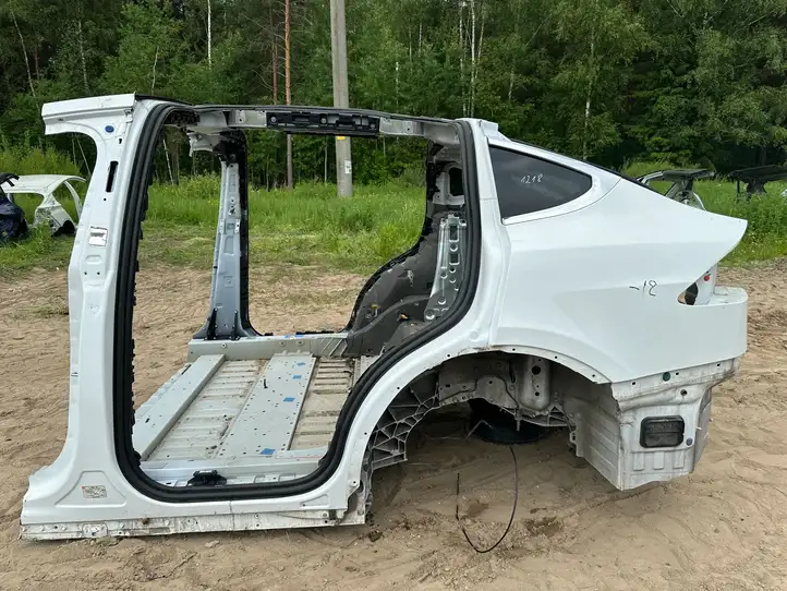Tesla Model X (2015 - 2021) Задняя часть кузова — фото 1
