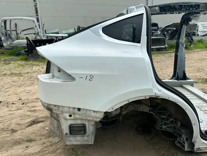 Tesla Model X (2015 - 2021) Задняя часть кузова — фото 2