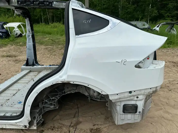 Tesla Model X (2015 - 2021) Задняя часть кузова — фото 3