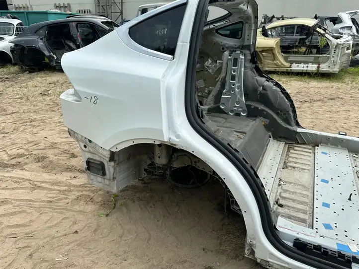 Tesla Model X (2015 - 2021) Задняя часть кузова — фото 5