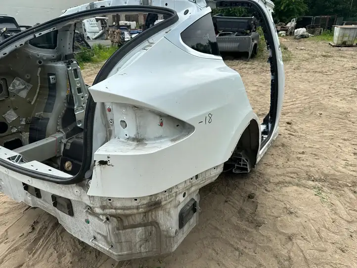 Tesla Model X (2015 - 2021) Задняя часть кузова — фото 6