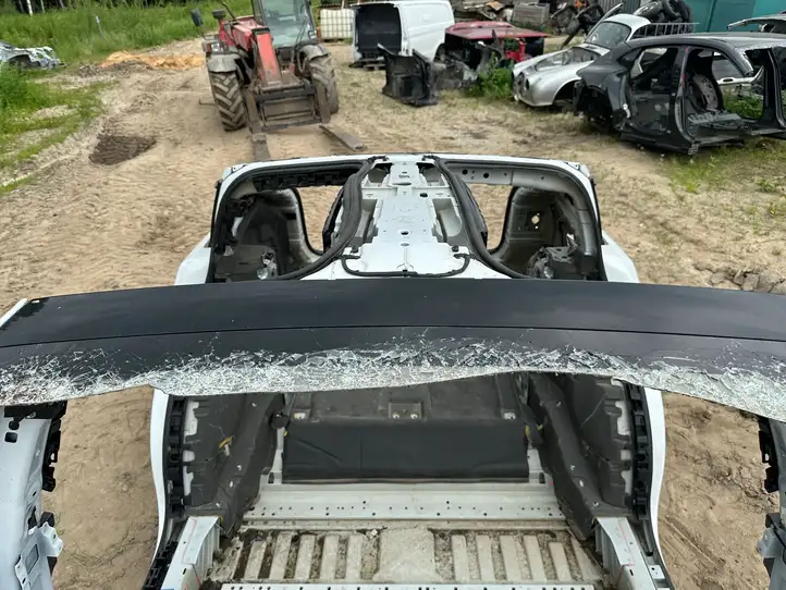 Tesla Model X (2015 - 2021) Задняя часть кузова — фото 10
