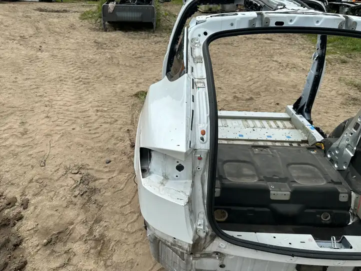 Tesla Model X (2015 - 2021) Задняя часть кузова — фото 12