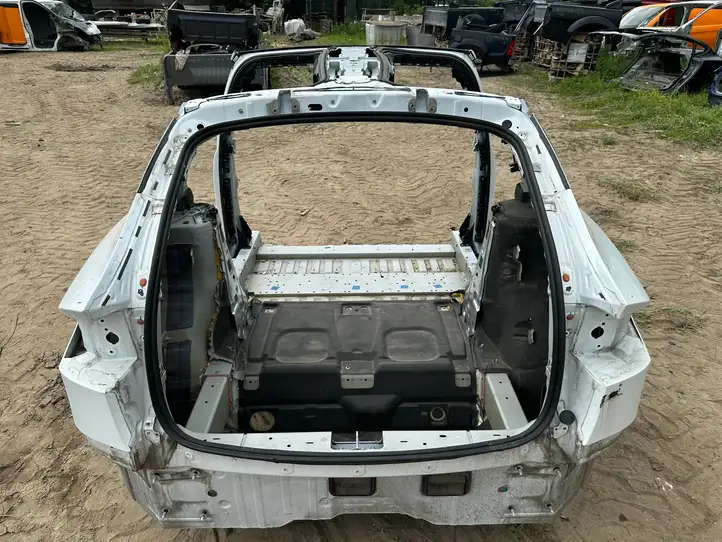Tesla Model X (2015 - 2021) Задняя часть кузова — фото 14