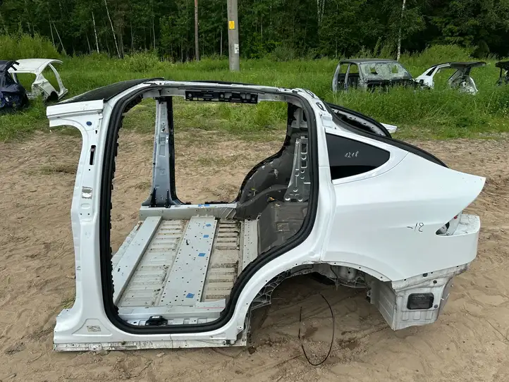 Tesla Model X (2015 - 2021) Задняя часть кузова — фото 15