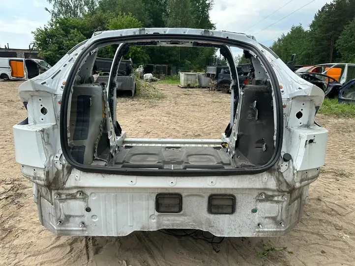 Tesla Model X (2015 - 2021) Задняя часть кузова — фото 18