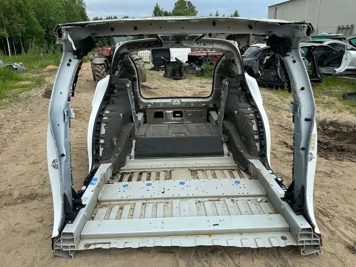 Tesla Model X (2015 - 2021) Задняя часть кузова — фото 19