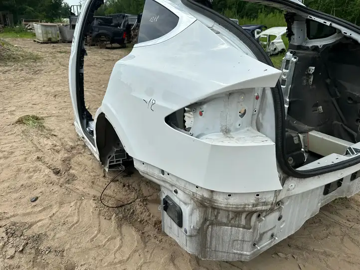 Tesla Model X (2015 - 2021) Задняя часть кузова — фото 23