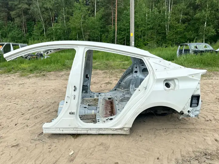 Toyota Prius (XW50) (2015 - ) Задняя часть кузова — фото 1