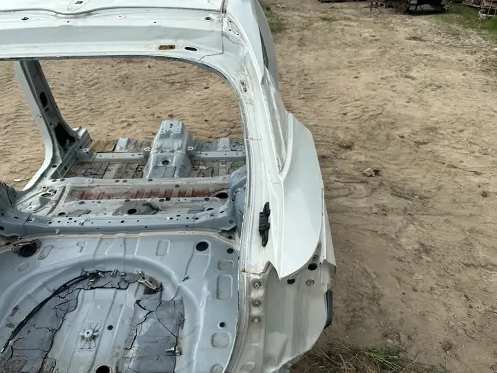 Toyota Prius (XW50) (2015 - ) Задняя часть кузова — фото 5
