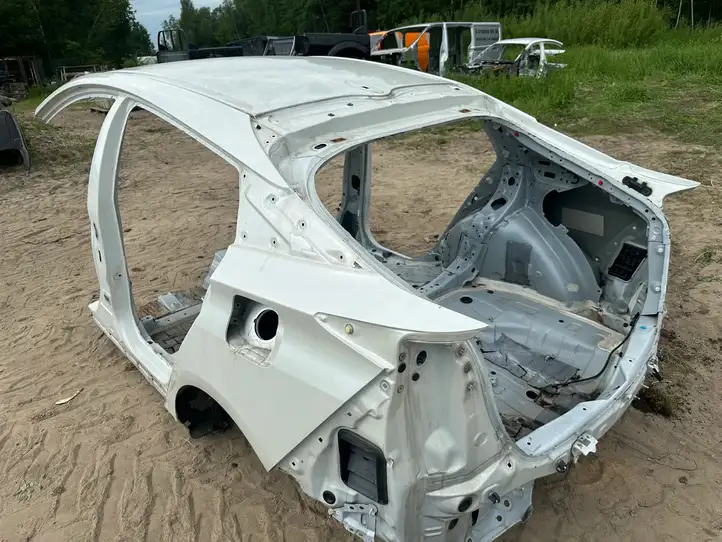 Toyota Prius (XW50) (2015 - ) Задняя часть кузова — фото 7