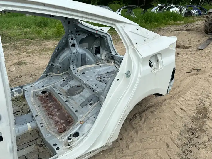 Toyota Prius (XW50) (2015 - ) Задняя часть кузова — фото 10