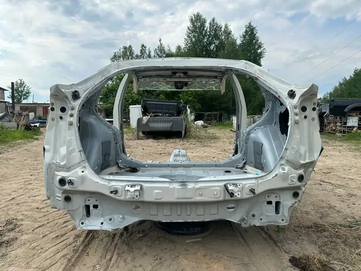 Toyota Prius (XW50) (2015 - ) Задняя часть кузова — фото 11