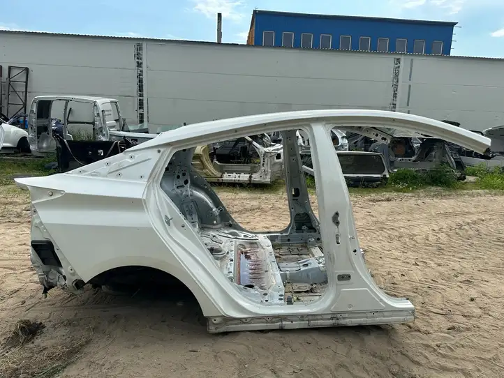 Toyota Prius (XW50) (2015 - ) Задняя часть кузова — фото 13