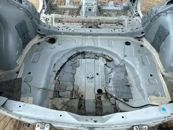 Toyota Prius (XW50) (2015 - ) Задняя часть кузова — фото 14