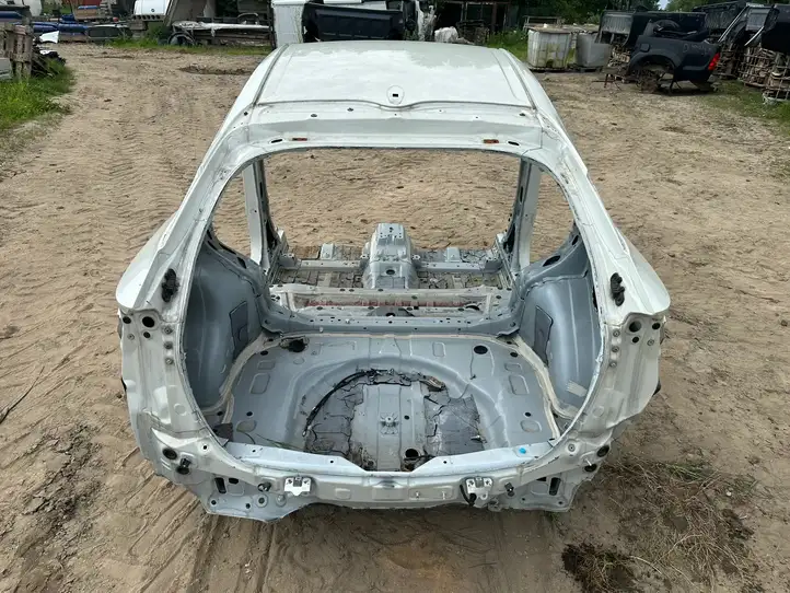 Toyota Prius (XW50) (2015 - ) Задняя часть кузова — фото 17