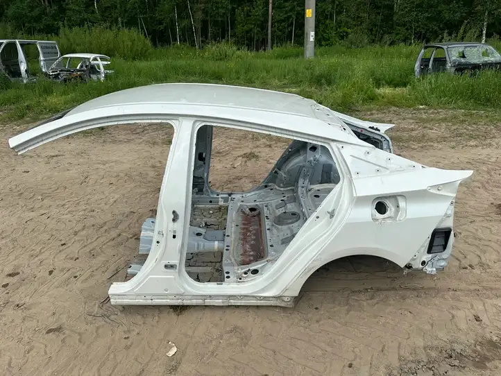 Toyota Prius (XW50) (2015 - ) Задняя часть кузова — фото 18