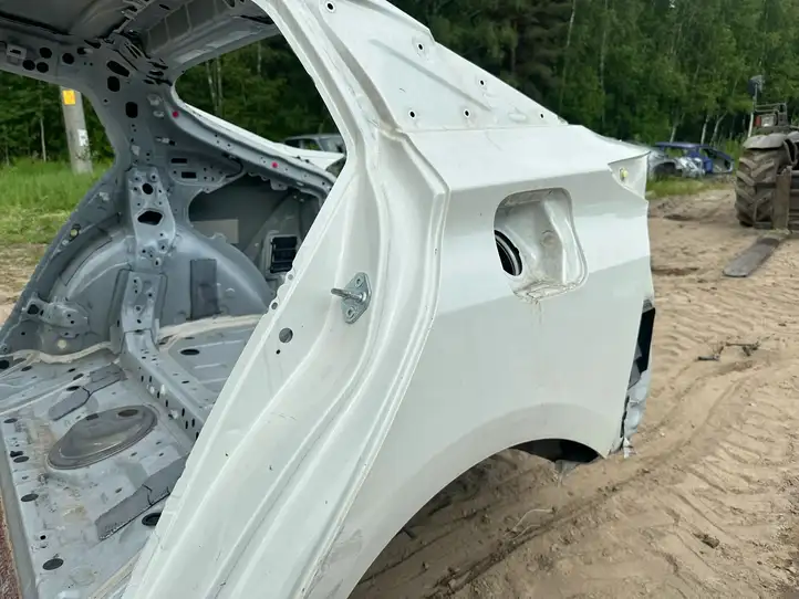 Toyota Prius (XW50) (2015 - ) Задняя часть кузова — фото 24