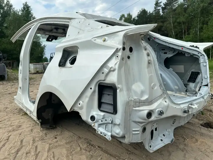 Toyota Prius (XW50) (2015 - ) Задняя часть кузова — фото 26