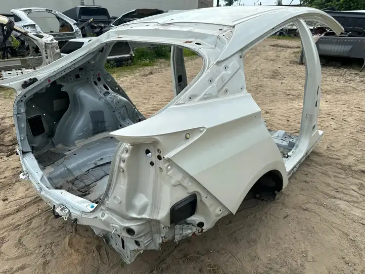 Toyota Prius (XW50) (2015 - ) Задняя часть кузова — фото 27