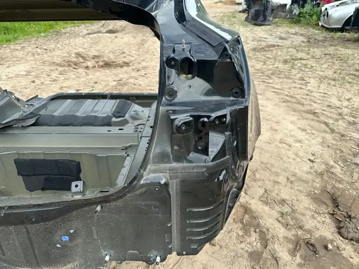 Tesla Model 3 (2017 - 2023) Задняя часть кузова — фото 3
