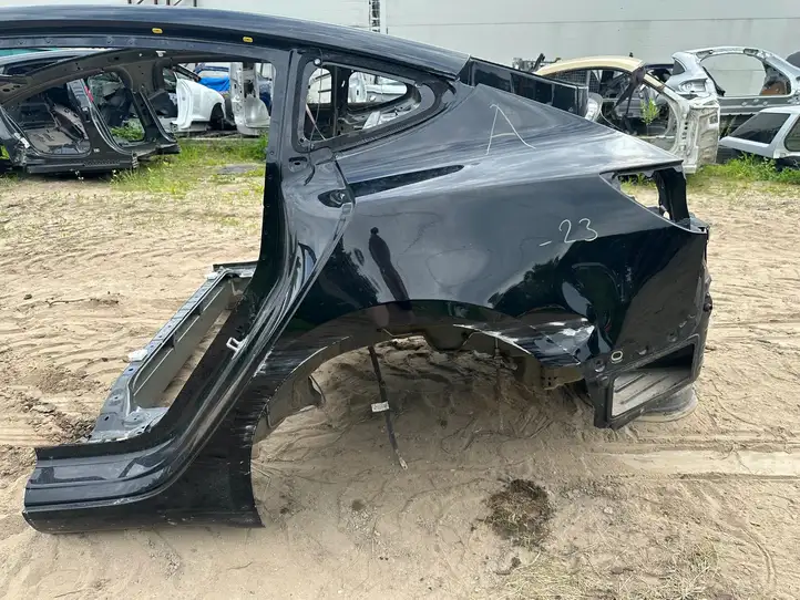 Tesla Model 3 (2017 - 2023) Задняя часть кузова — фото 10