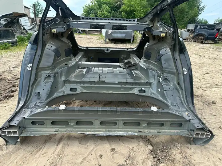 Tesla Model 3 (2017 - 2023) Задняя часть кузова — фото 16