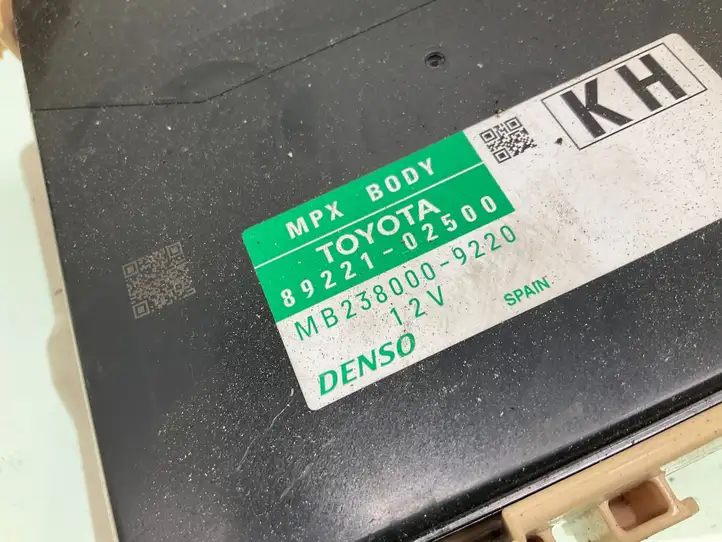 Toyota Auris E210 (2018 - ) 8922102500 Блок предохранителей (комплект) — фото 2