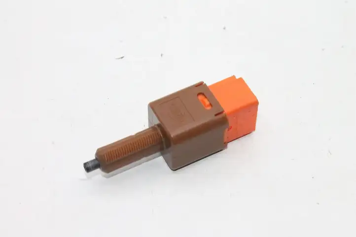 Nissan Qashqai (2010 - 2013)   Датчик тормозной педали