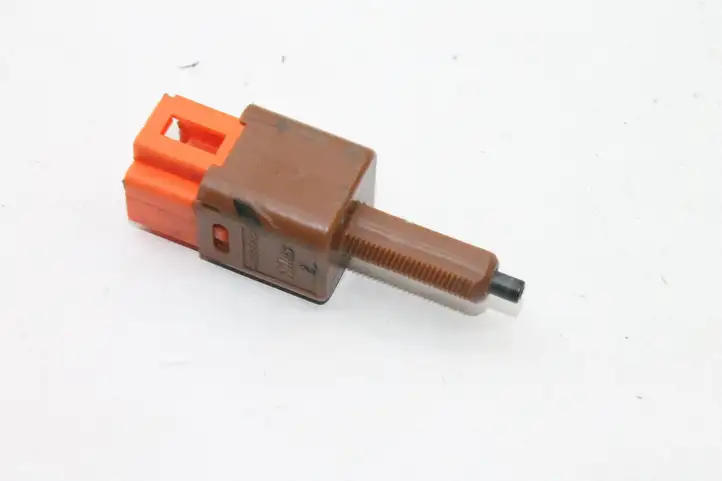 Nissan Qashqai (2010 - 2013)   Датчик тормозной педали