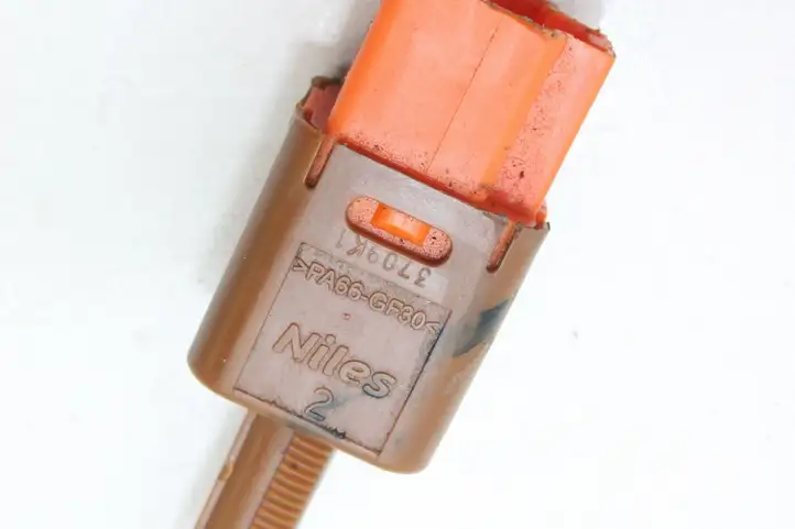 Nissan Qashqai (2010 - 2013)   Датчик тормозной педали