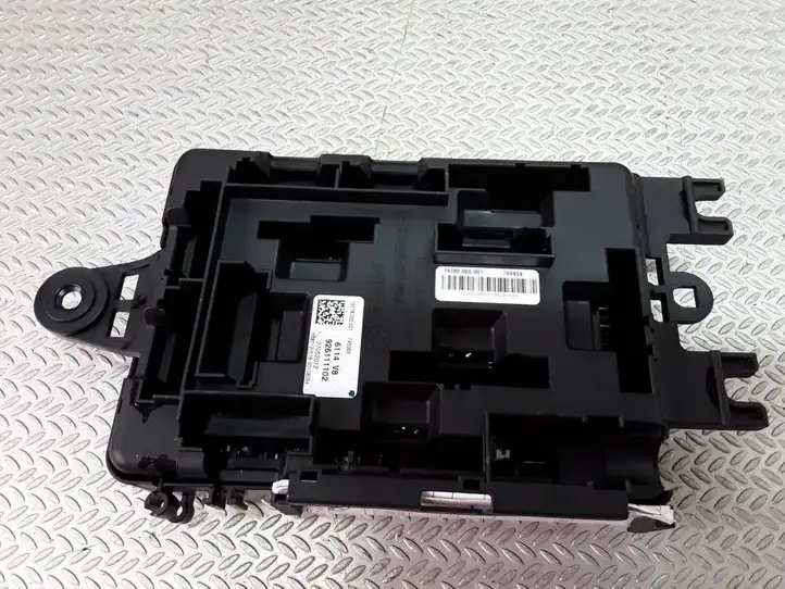 BMW 3 F30 F35 F31 (2012 - 2018) 926111102 Блок предохранителей — фото 2