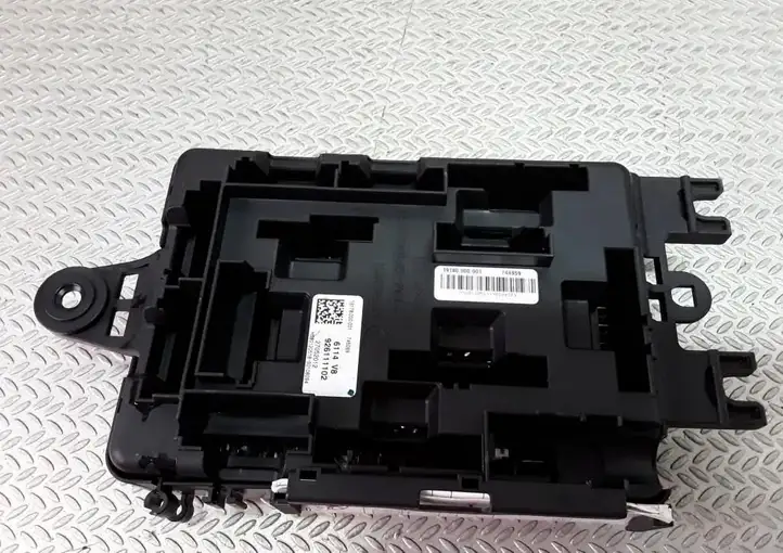 BMW 3 F30 F35 F31 (2012 - 2018) 926111102 Блок предохранителей — фото 3