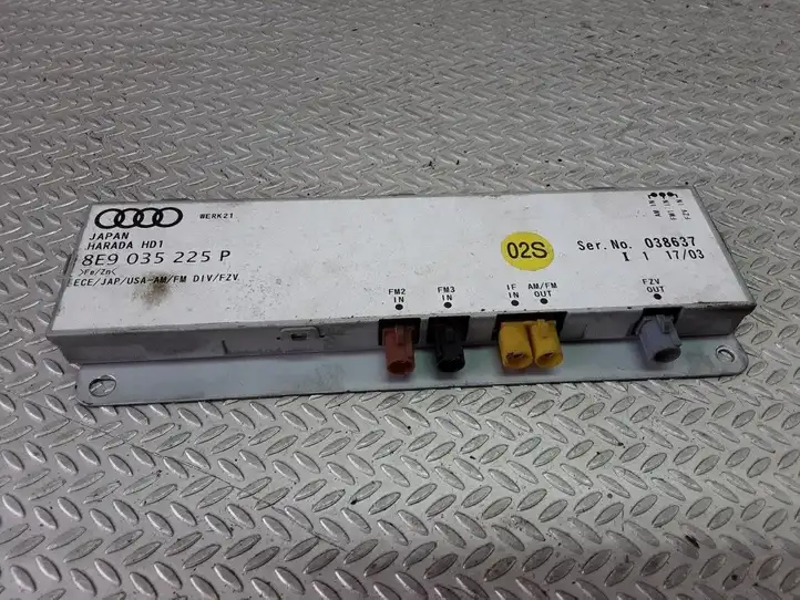 Audi A4 S4 B6 8E 8H (2000 - 2006) 8E9035225P Усилитель антенны — фото 1