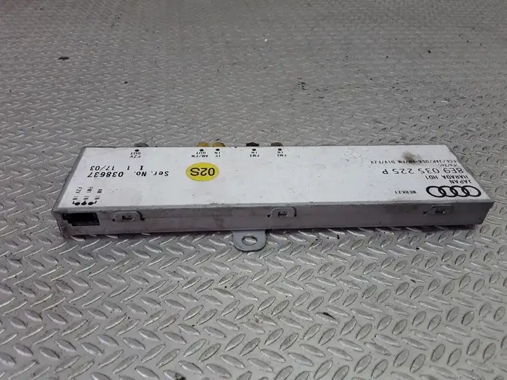 Audi A4 S4 B6 8E 8H (2000 - 2006) 8E9035225P Усилитель антенны — фото 2