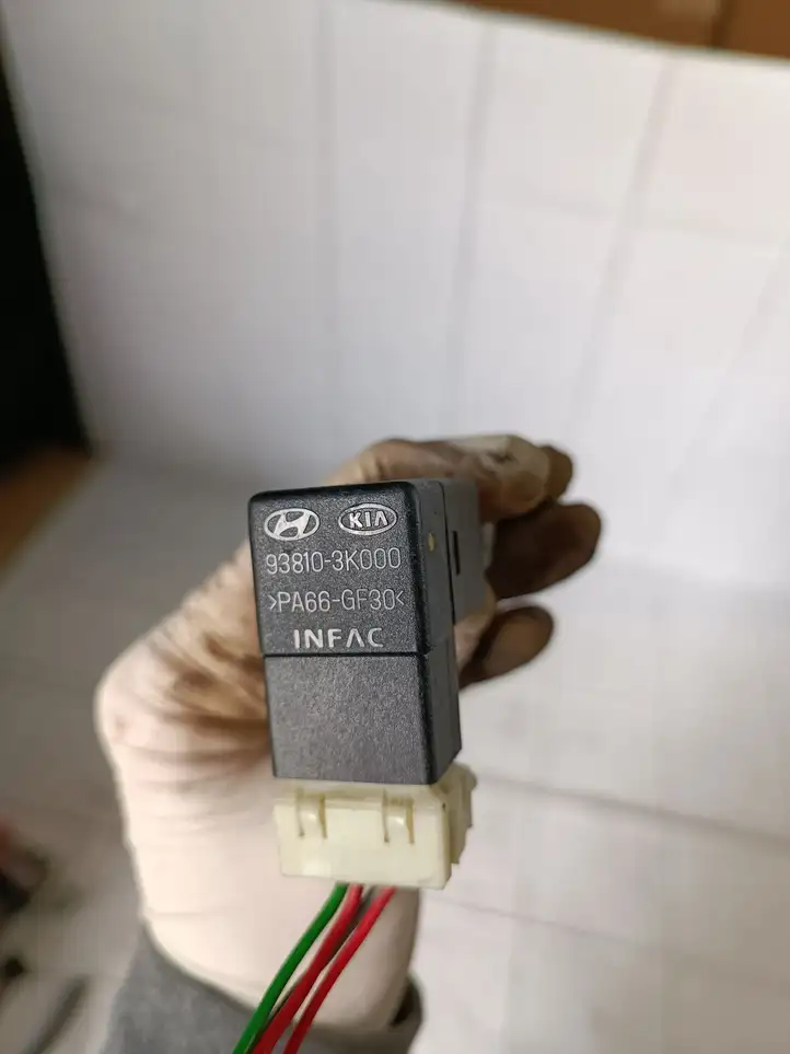 Hyundai H-1, Starex, Satellite (2007 - 2013) 938103K000 Датчик педали тормоза — фото 3