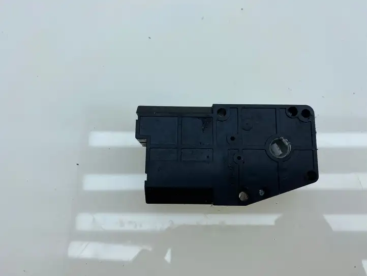 Subaru Forester SG (2006 - 2008) 5027522350 Двигатель задвижки потока воздуха — фото 3