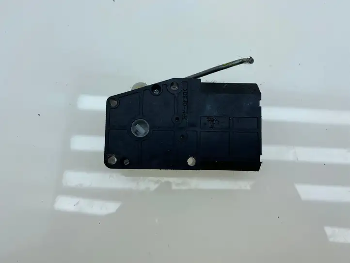 Subaru Forester SG (2006 - 2008) 5027522350 Двигатель задвижки потока воздуха — фото 4