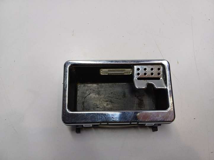 Mercedes-Benz C W204 (2007 - 2014)  A2048100330 Пепельница