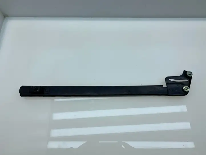 Subaru Forester SG (2006 - 2008) 61240SA010 Направляющая стекла передней двери — фото 1